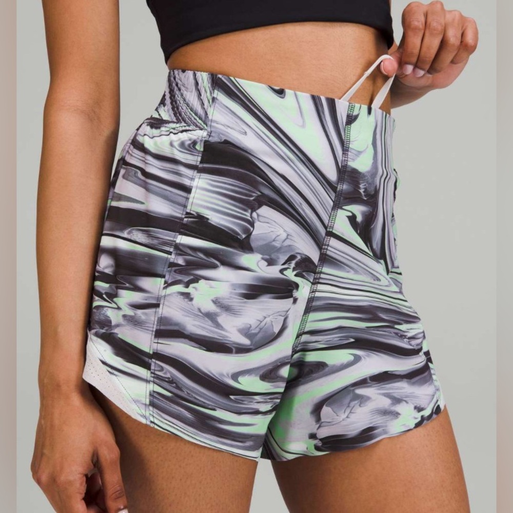 Lululemon Hotty Hot High-Rise Short